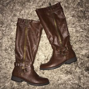 RIDING BOOKS LIKE NEW